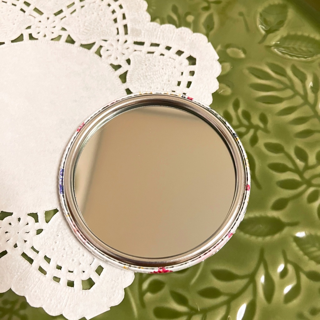 さわやかなお花の缶ミラー