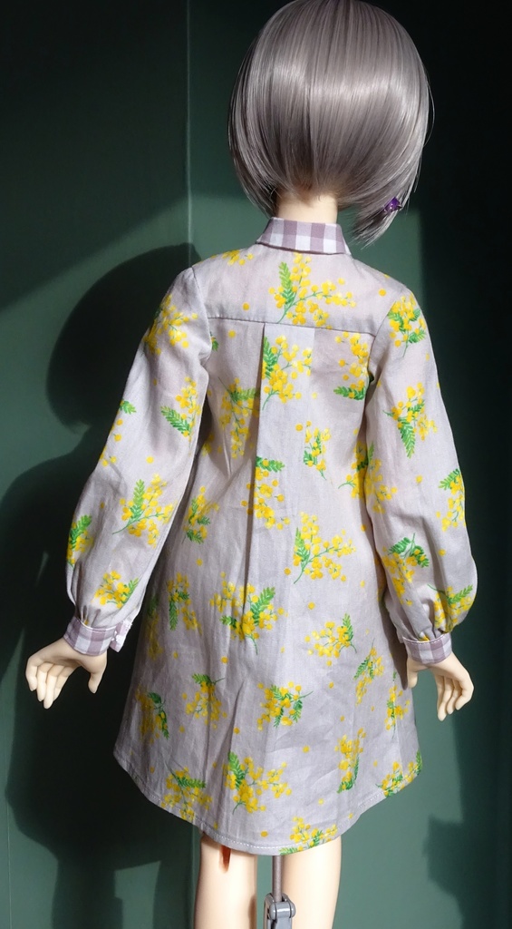 シャツワンピース02(耳飾り付)