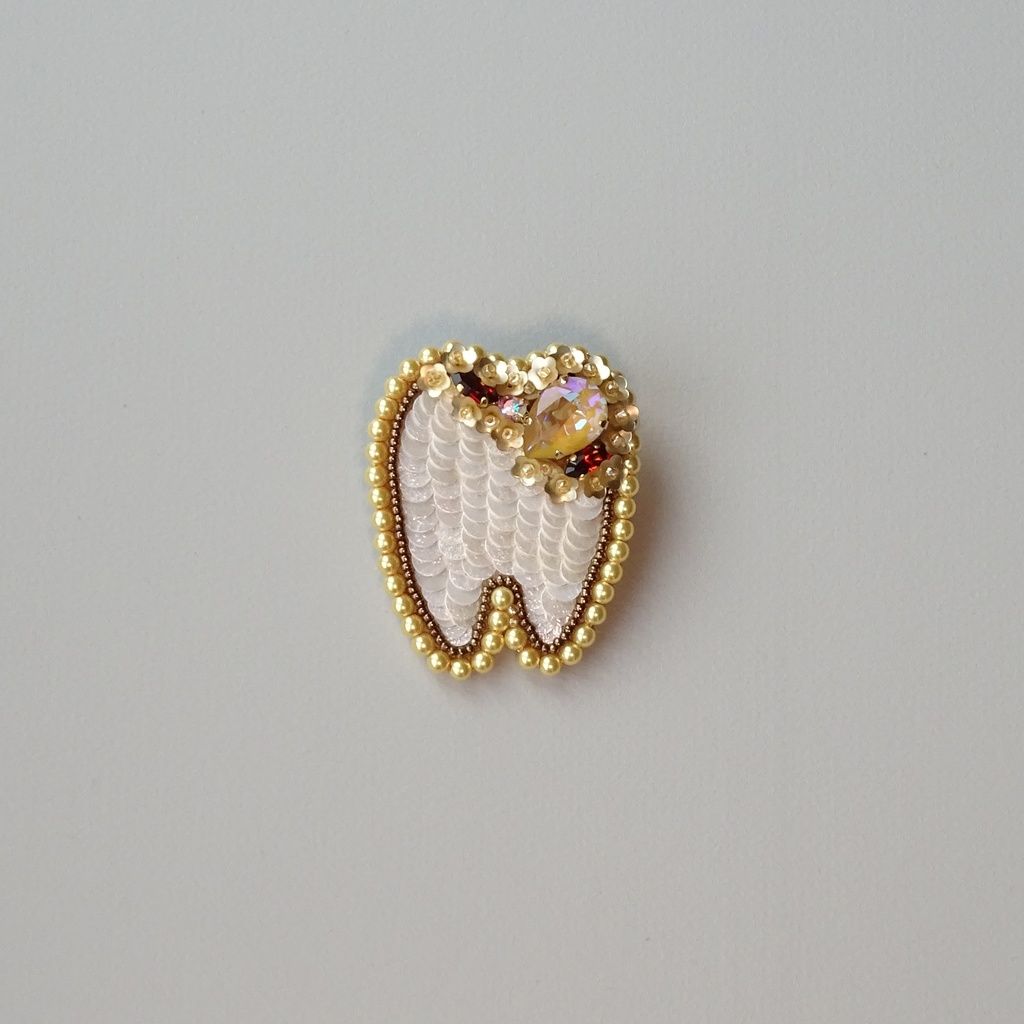 虫歯ビーズ刺繍ブローチ03