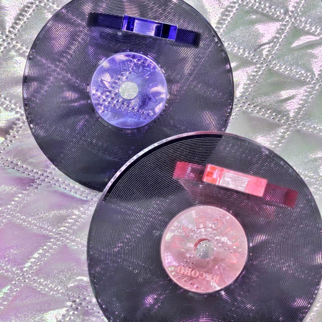 レコード型ぬいぐるみスタンド、盤面スモークブラック(10cm前後向け)