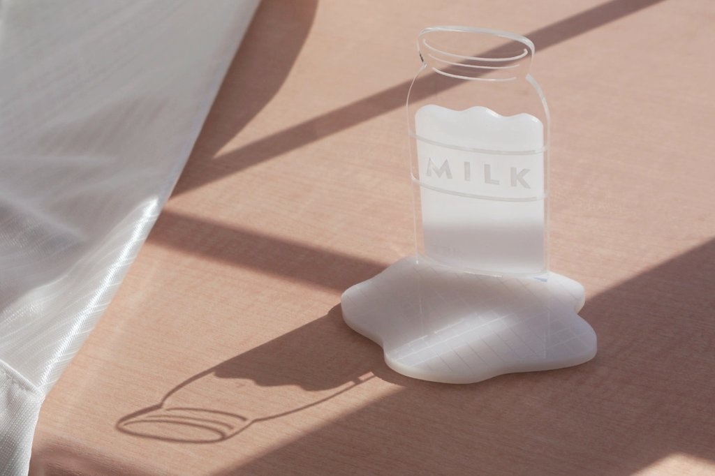 こぼれたMILKのぬいスタンド