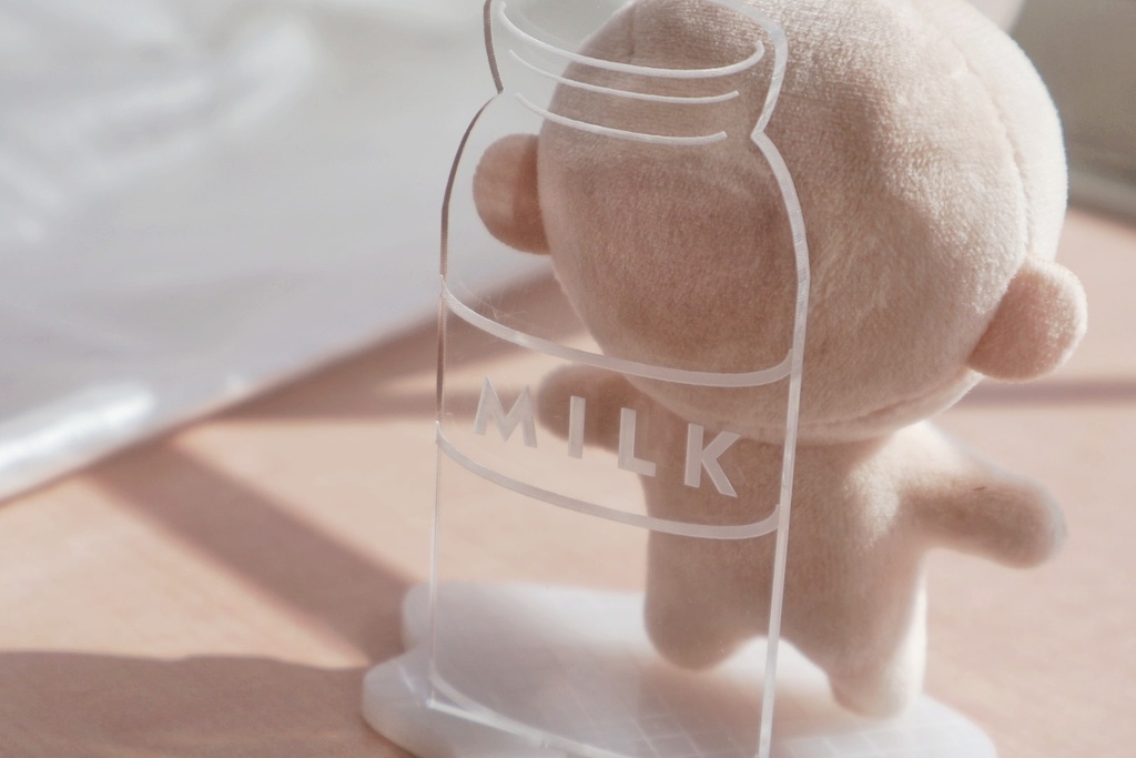 こぼれたMILKのぬいスタンド