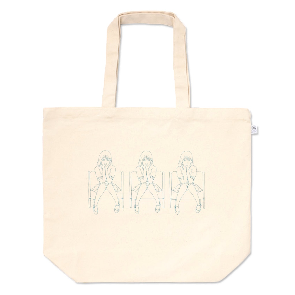 woman sitting in chair　bag