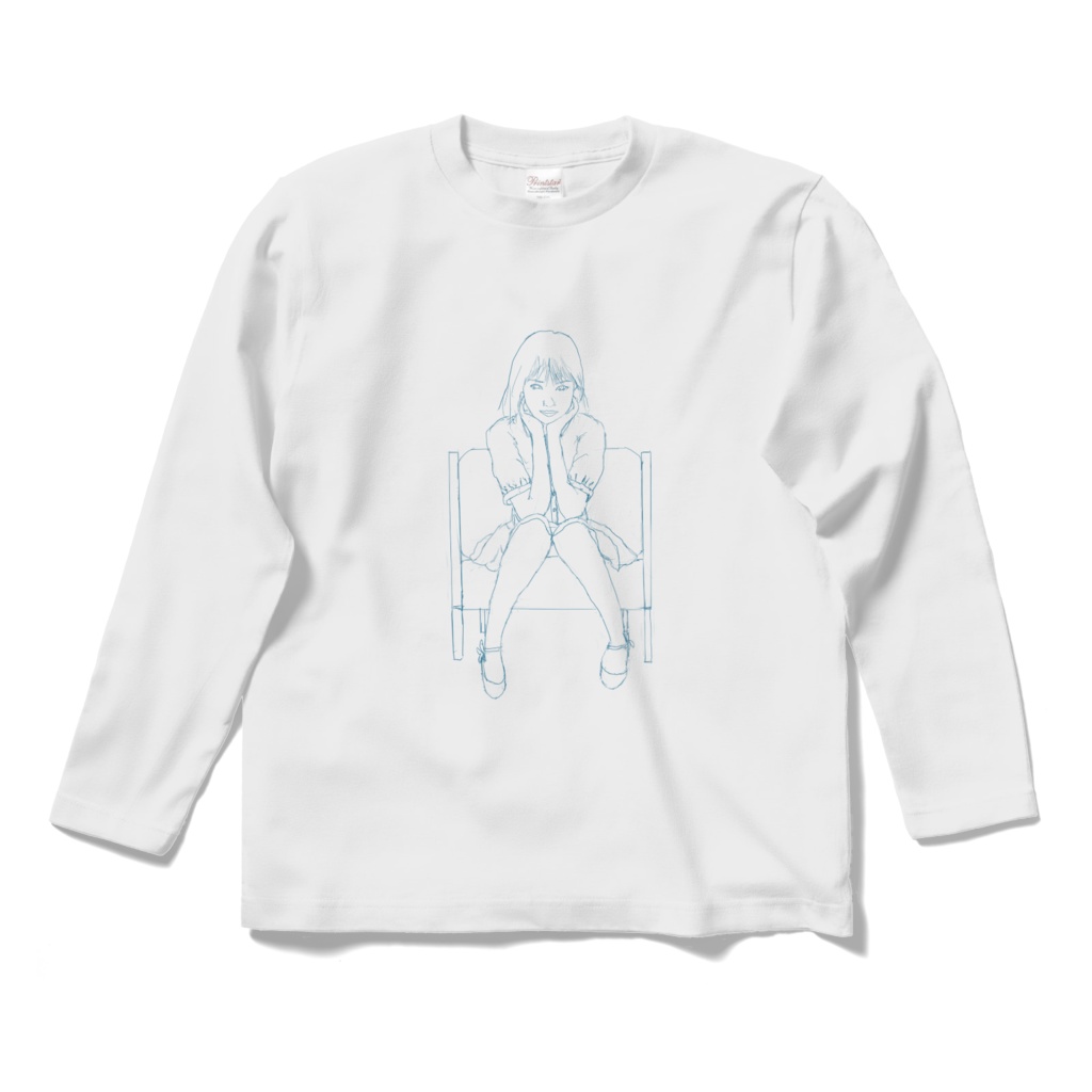 woman sitting in chair　ロングスリーブTシャツ