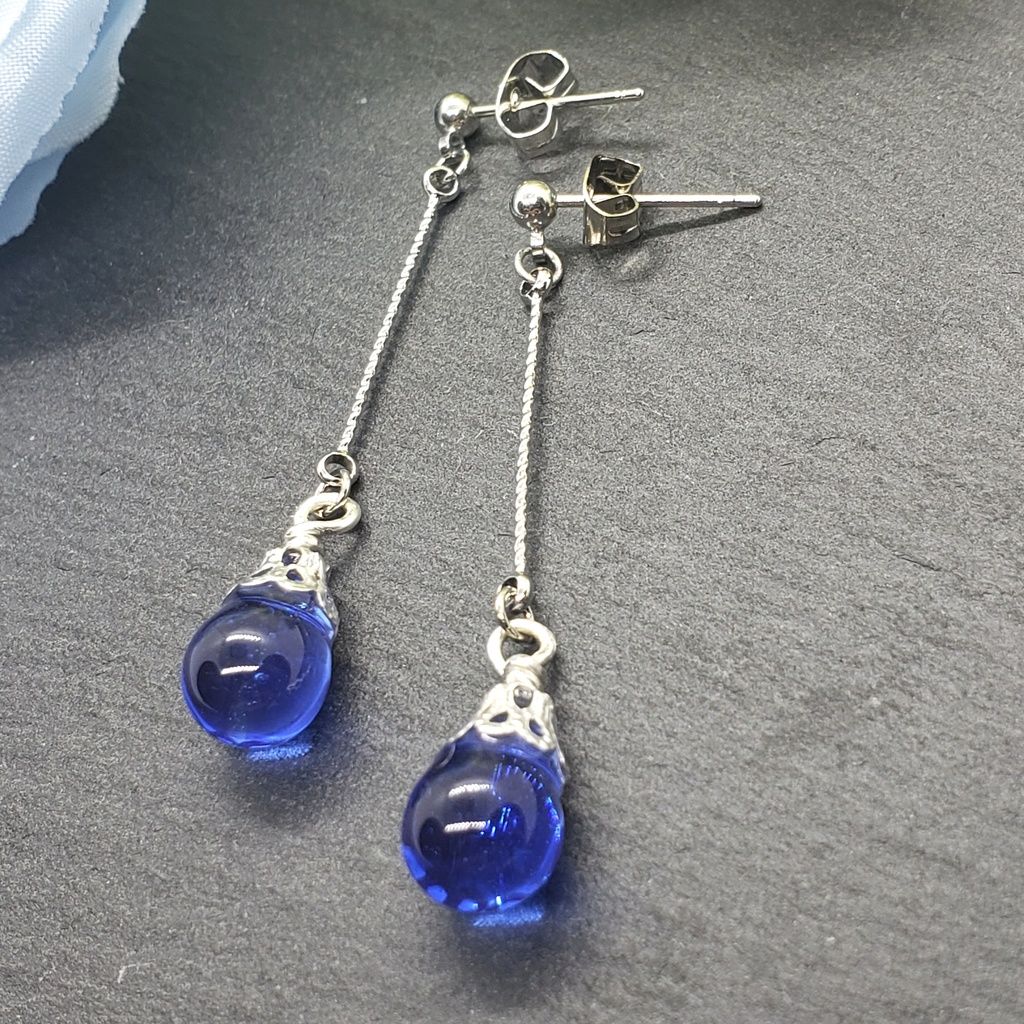 雫型 耳飾り 小 【瑠璃色】