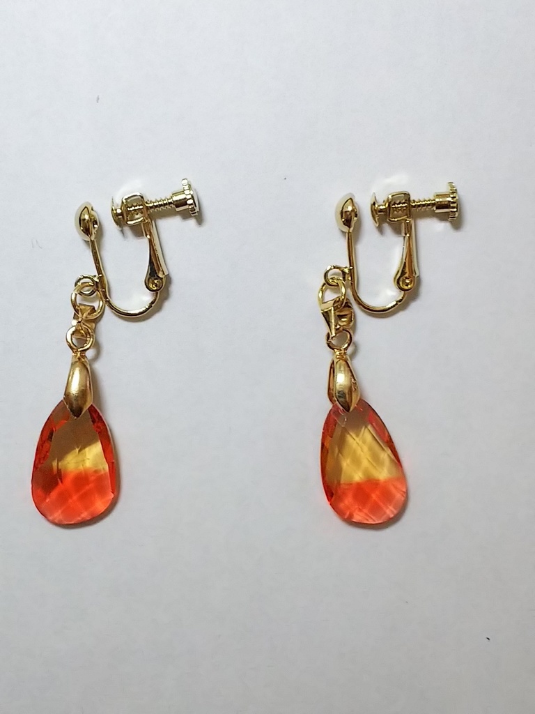 バイカラーチャームのアクセサリー