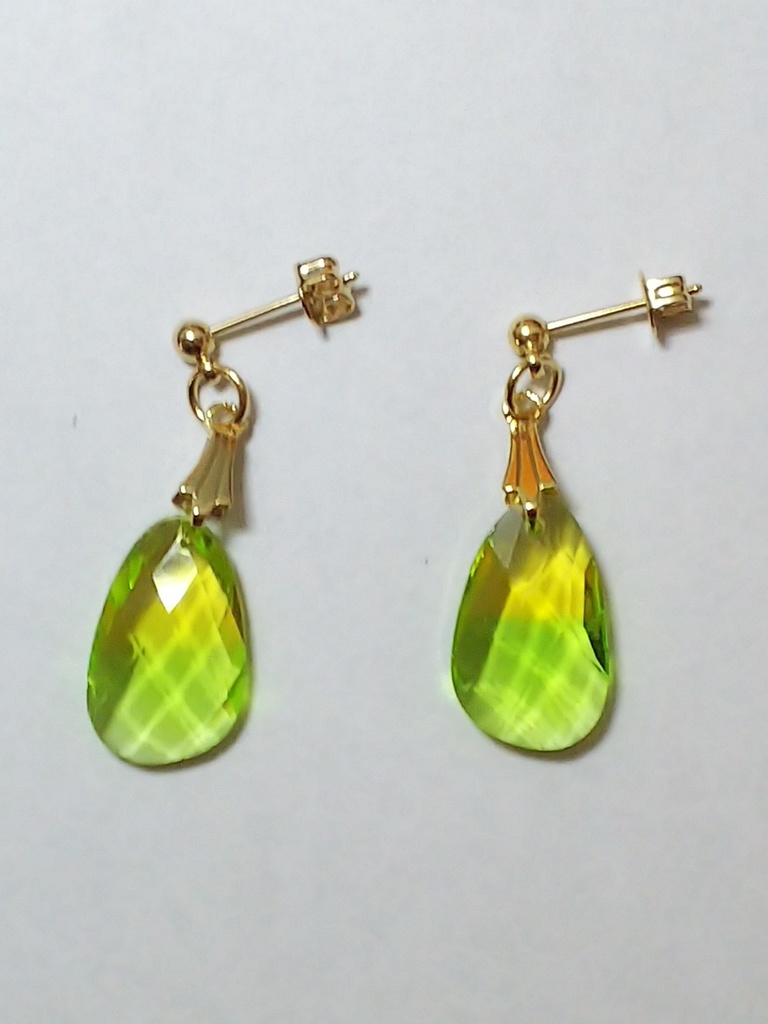 バイカラーチャームのアクセサリー