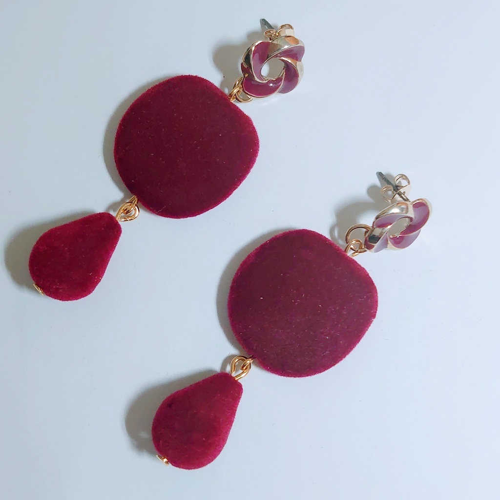 上品なファーピアス