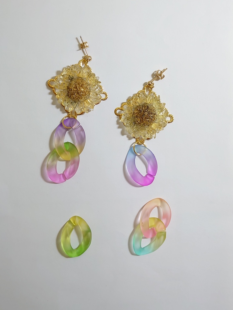 大きな花のカボションとバイカラーの綺麗なアクセサリー