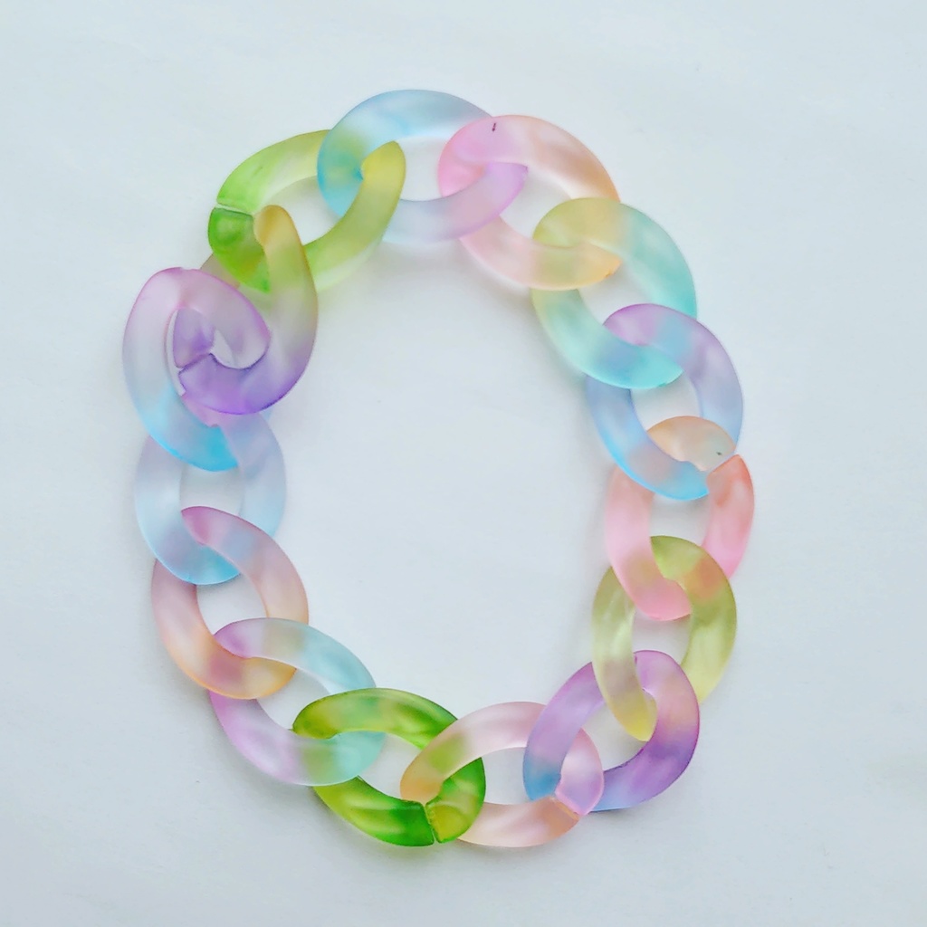 アクリルバイカラーのコネクターチャームのブレスレット