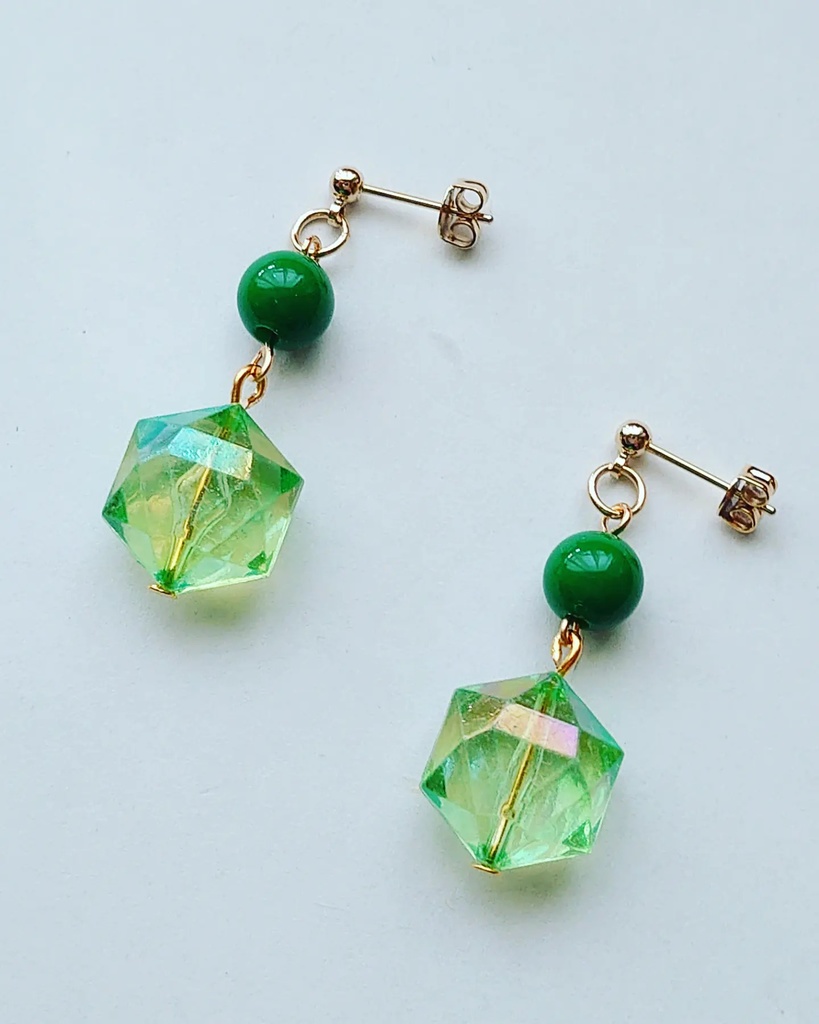 ハンドメイドアクセサリー カラフルアクリルアクセサリー