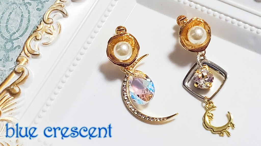 大粒のオーロラと三日月のイヤリング