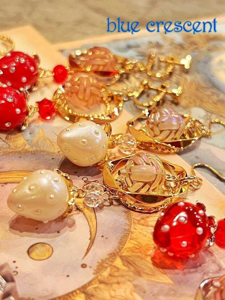 苺の円環の耳飾り