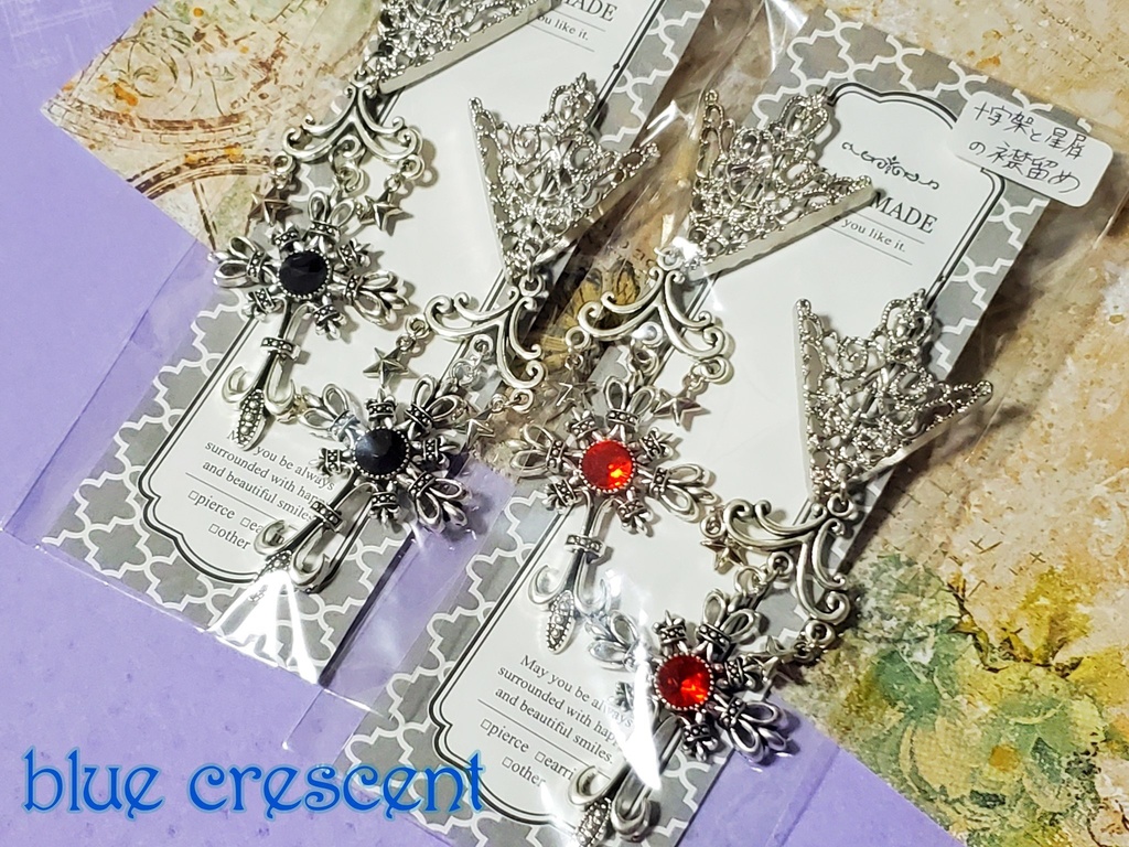 十字架と星屑の襟留め