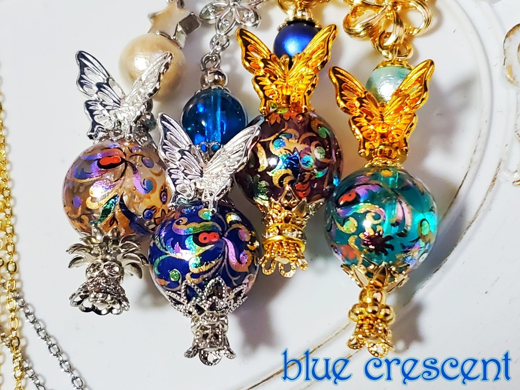 蝶魔法の薬瓶ネックレス