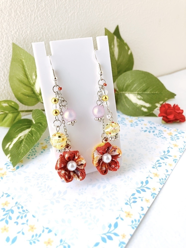 ヨーヨー×つまみ細工のピアス 紅葉色 水風船 つまみ細工 ピアス イヤリング シンプル 浴衣 着物 和 祭り ヨーヨー