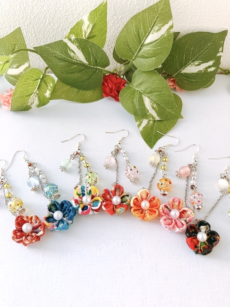 ヨーヨー×つまみ細工のピアス 紅葉色 水風船 つまみ細工 ピアス イヤリング シンプル 浴衣 着物 和 祭り ヨーヨー