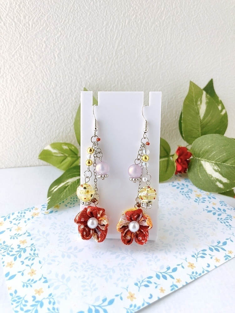 ヨーヨー×つまみ細工のピアス　紅葉色　水風船　つまみ細工　ピアス　イヤリング　シンプル　浴衣　着物　和　祭り　ヨーヨー