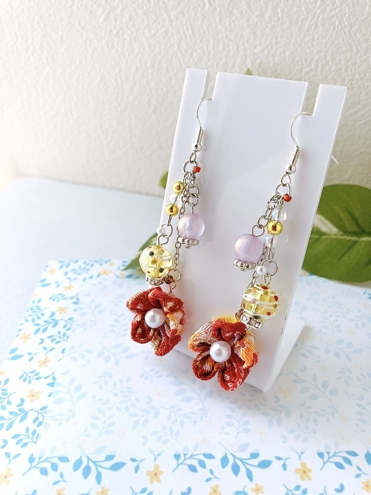 ヨーヨー×つまみ細工のピアス 紅葉色 水風船 つまみ細工 ピアス イヤリング シンプル 浴衣 着物 和 祭り ヨーヨー