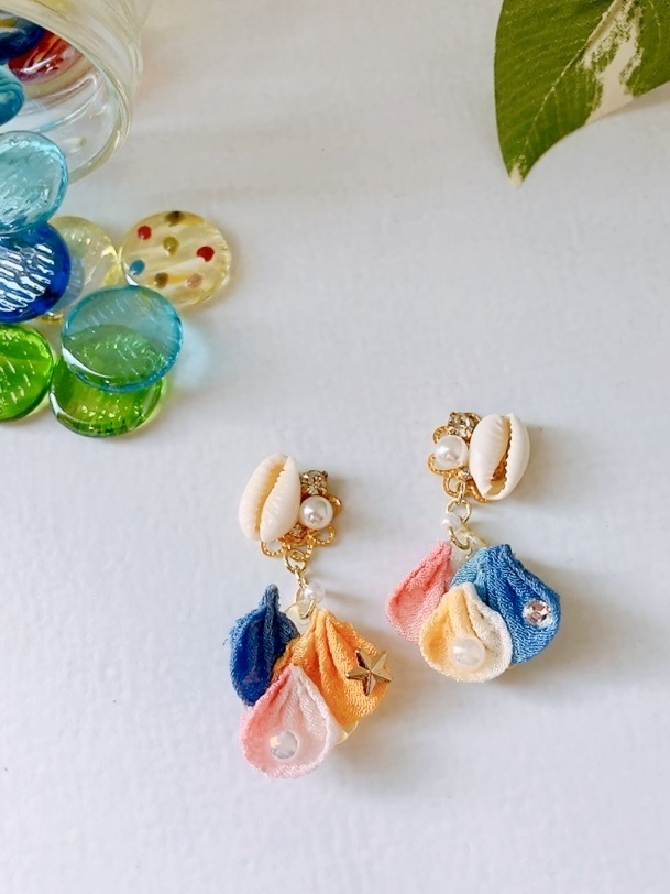貝殻のつまみ細工ピアス イヤリング無料 ピアス 貝がら シェル ちりめん ビーズ 海 プレゼント