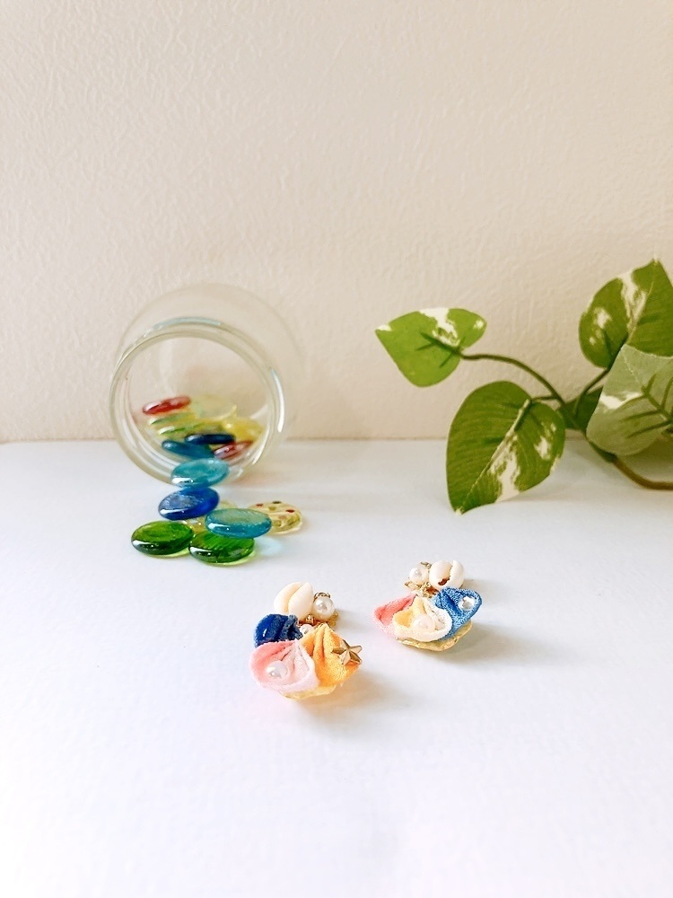 貝殻のつまみ細工ピアス イヤリング無料 ピアス 貝がら シェル ちりめん ビーズ 海 プレゼント