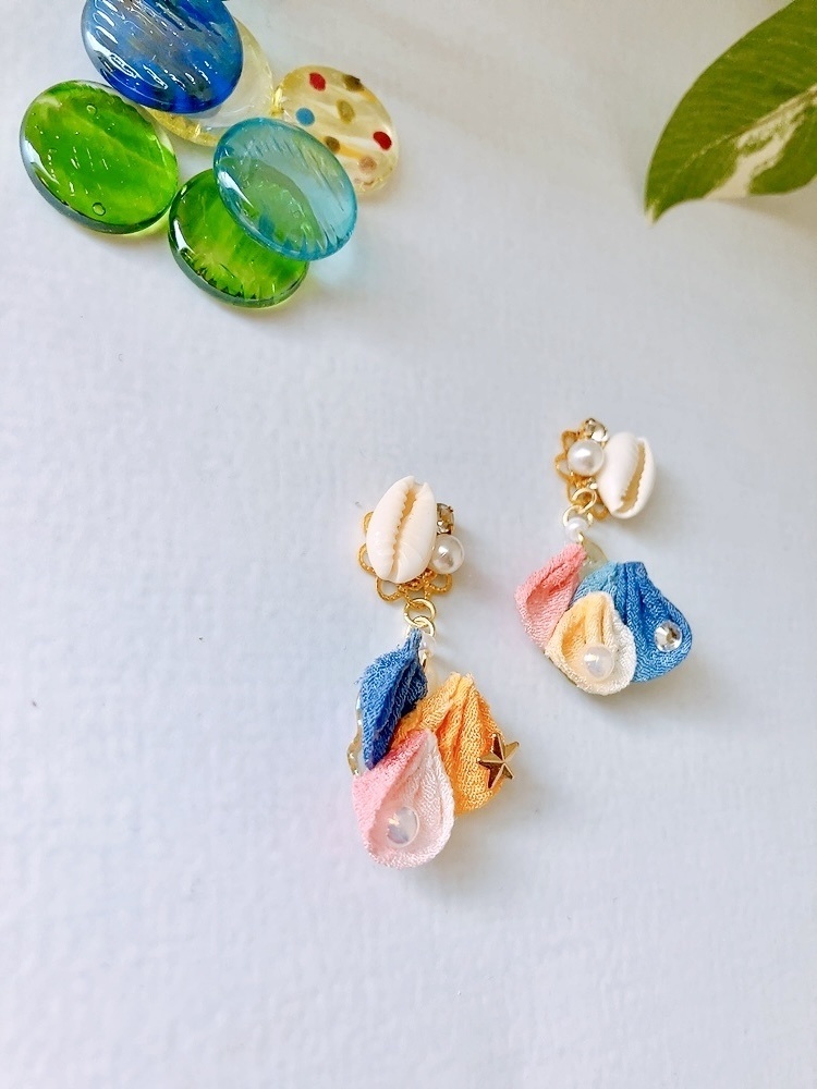 貝殻のつまみ細工ピアス イヤリング無料 ピアス 貝がら シェル ちりめん ビーズ 海 プレゼント