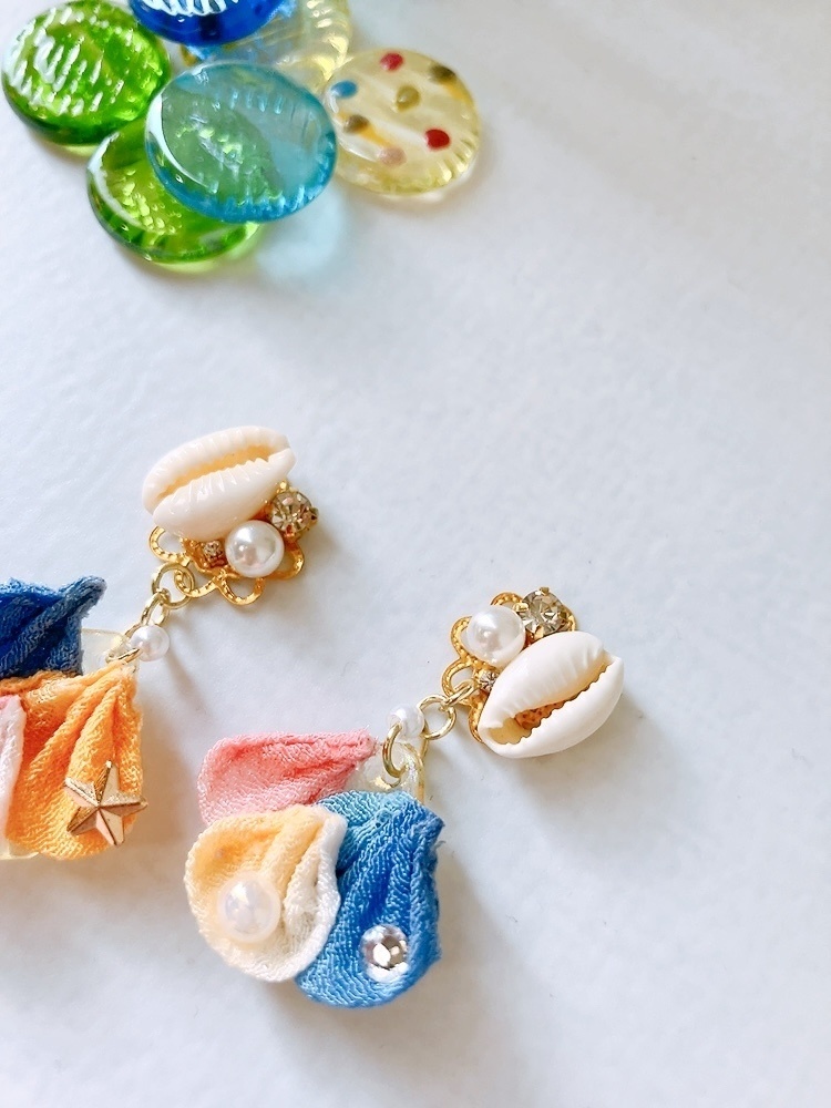 貝殻のつまみ細工ピアス イヤリング無料 ピアス 貝がら シェル ちりめん ビーズ 海 プレゼント
