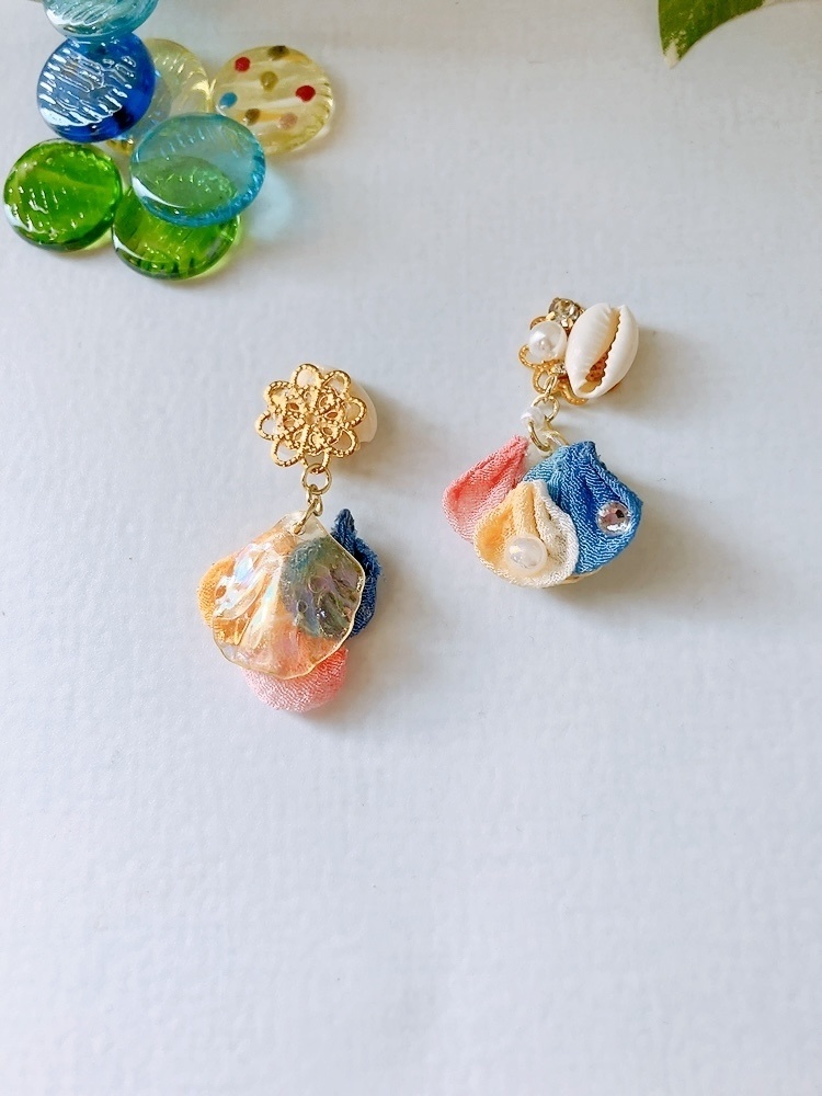 貝殻のつまみ細工ピアス イヤリング無料 ピアス 貝がら シェル ちりめん ビーズ 海 プレゼント