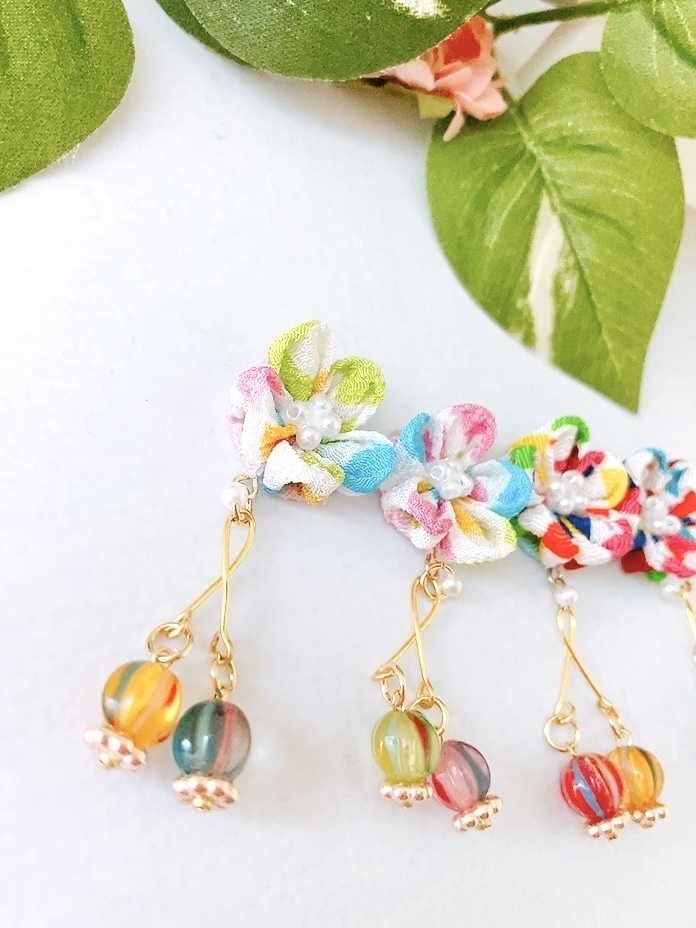 てまり飴と鮮明なつまみ細工ピアス 2色 イヤリング ピアス プレゼント カラフル ハイカラ 飴 京飴 市松模様 鱗 イヤリング無料 ちりめん あめ 柄