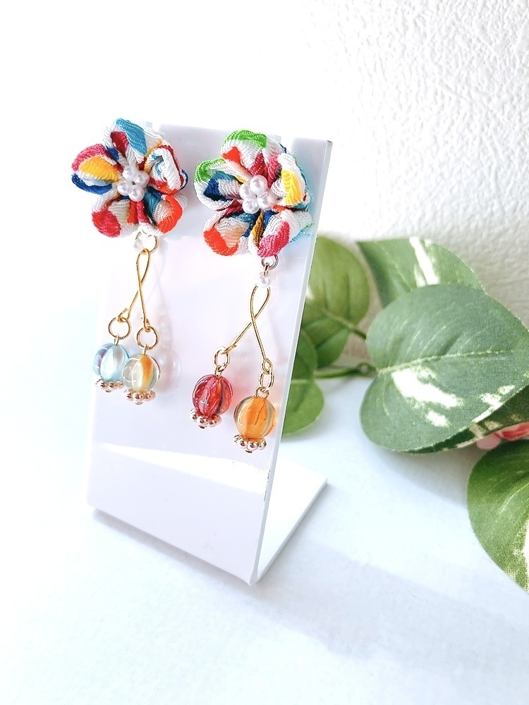 てまり飴と鮮明なつまみ細工ピアス 2色 イヤリング ピアス プレゼント カラフル ハイカラ 飴 京飴 市松模様 鱗 イヤリング無料 ちりめん あめ 柄