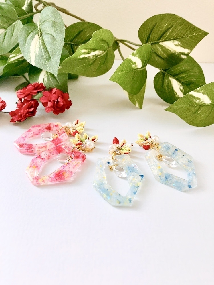 ドライフラワーと剣つまみ細工のピアス　つまみ細工　ピアス　イヤリング　和　洋　ドライフラワー　雫　ビーズ　大ぶり