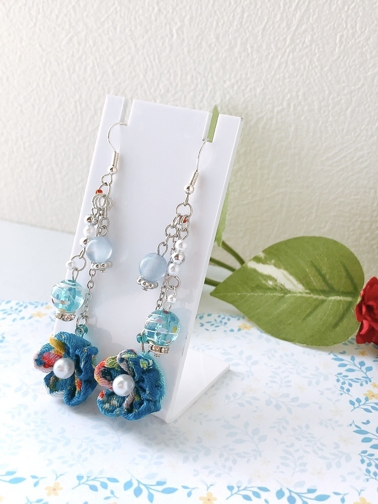 ヨーヨー×つまみ細工のピアス 青藍色 イヤリング 水風船 つまみ細工 ピアス イヤリング無料 シンプル 浴衣 着物 和 祭り ヨーヨー 和装 青