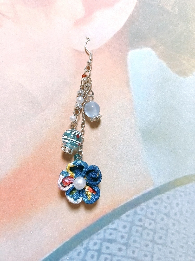 ヨーヨー×つまみ細工のピアス 青藍色 イヤリング 水風船 つまみ細工 ピアス イヤリング無料 シンプル 浴衣 着物 和 祭り ヨーヨー 和装 青