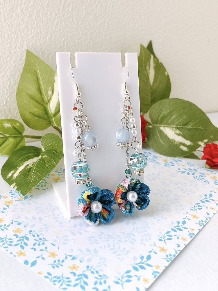 ヨーヨー×つまみ細工のピアス 青藍色 イヤリング 水風船 つまみ細工 ピアス イヤリング無料 シンプル 浴衣 着物 和 祭り ヨーヨー 和装 青