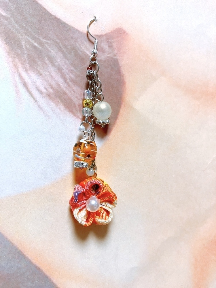 ヨーヨー×つまみ細工のピアス 橙色 イヤリング 水風船 つまみ細工 ピアス イヤリング無料 シンプル 浴衣 着物 和 祭り ヨーヨー 和装