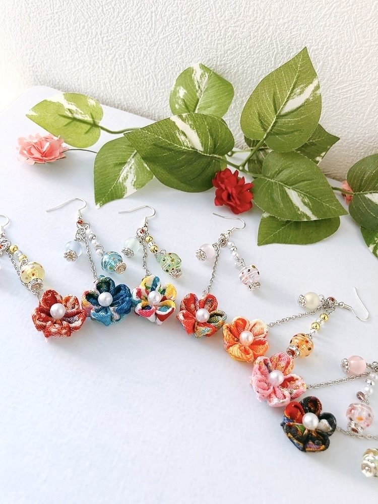 ヨーヨー×つまみ細工のピアス 橙色 イヤリング 水風船 つまみ細工 ピアス イヤリング無料 シンプル 浴衣 着物 和 祭り ヨーヨー 和装