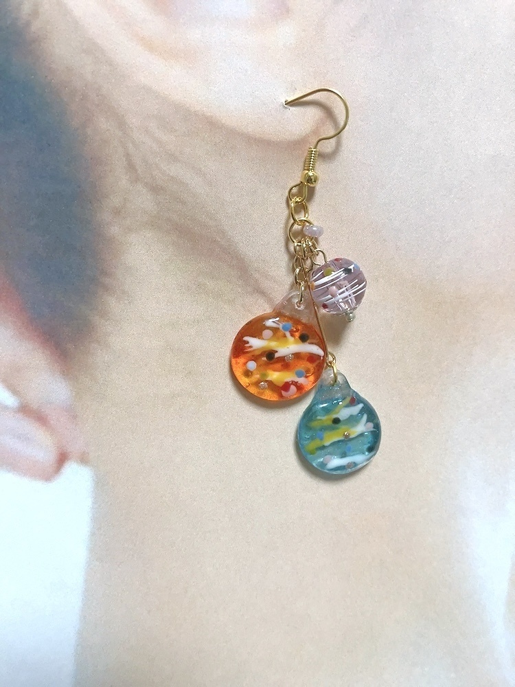 おはじき水風船ピアス 赤×水色 ピアス イヤリング イヤリング無料 プレゼント 夏 ヨーヨー レジン 水風船 ブルー おはじき カラフル 金属アレルギー対応