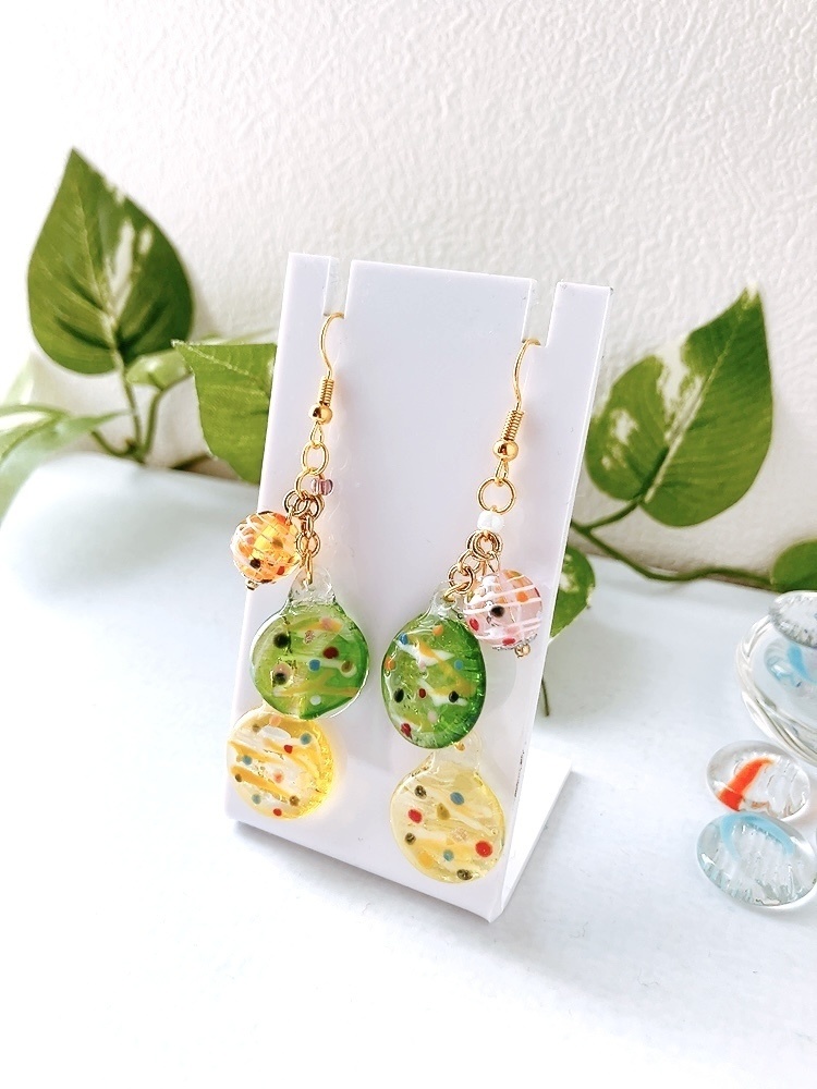 おはじき水風船ピアス 黄色×緑 ピアス イヤリング イヤリング無料 プレゼント 夏 ヨーヨー レジン 水風船 グリーン おはじき カラフル 金属アレルギー対応 イヤリング