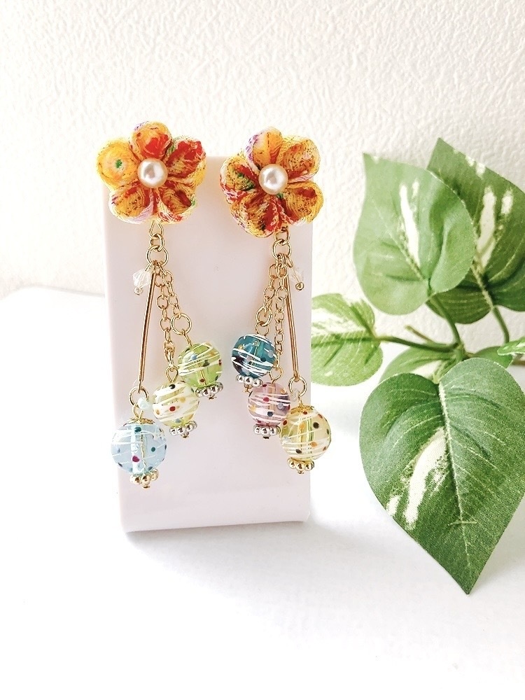 カラフル水風船×つまみ細工のピアス イヤリング無料 つまみ細工 ピアス イヤリング 和 水風船 夏 祭り 和装