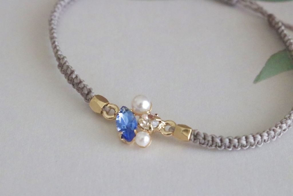 ブルービジューのブレスレット