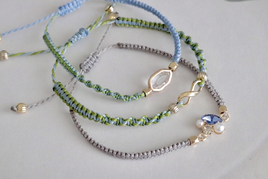 ブルービジューのブレスレット