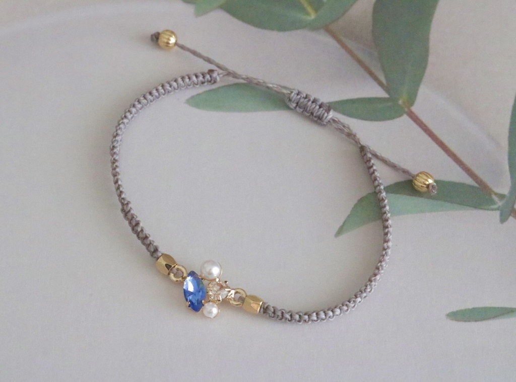 ブルービジューのブレスレット