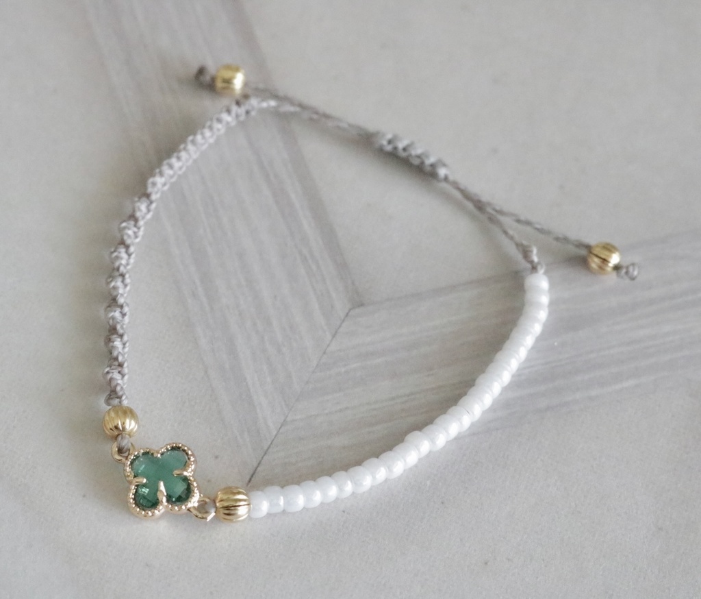 グリーンクローバーのブレスレット