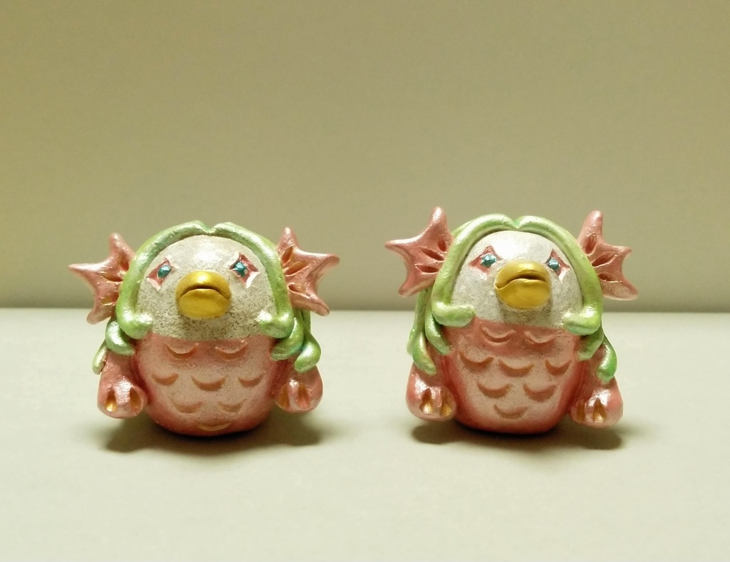 アマビヱ陶器人形(ピンク(髪グリーン)