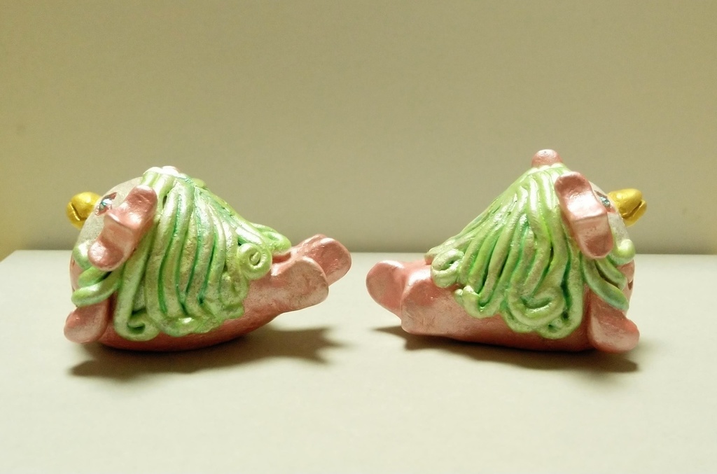 アマビヱ陶器人形(ピンク(髪グリーン)