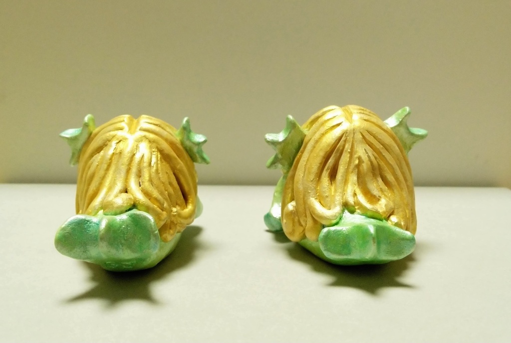 アマビエ陶器人形(グリーン(髪ゴールド)