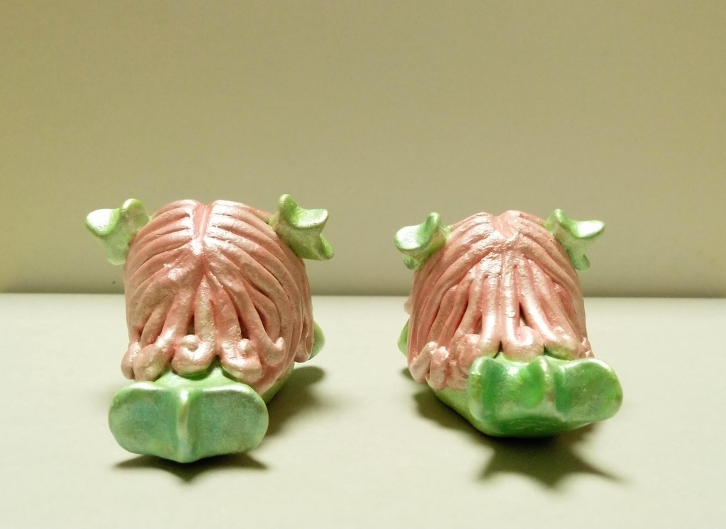 アマビエ陶器人形(グリーン(髪ピンク)