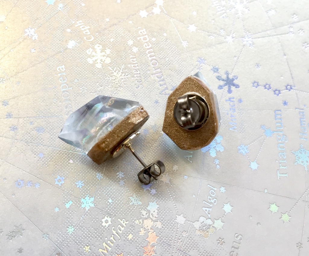 雪の鉱石のピアスorイヤリング