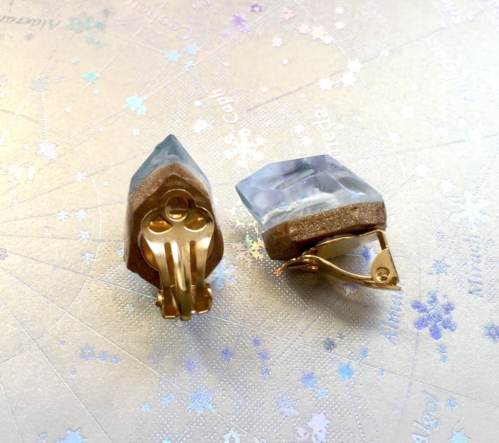 雪の鉱石のピアスorイヤリング