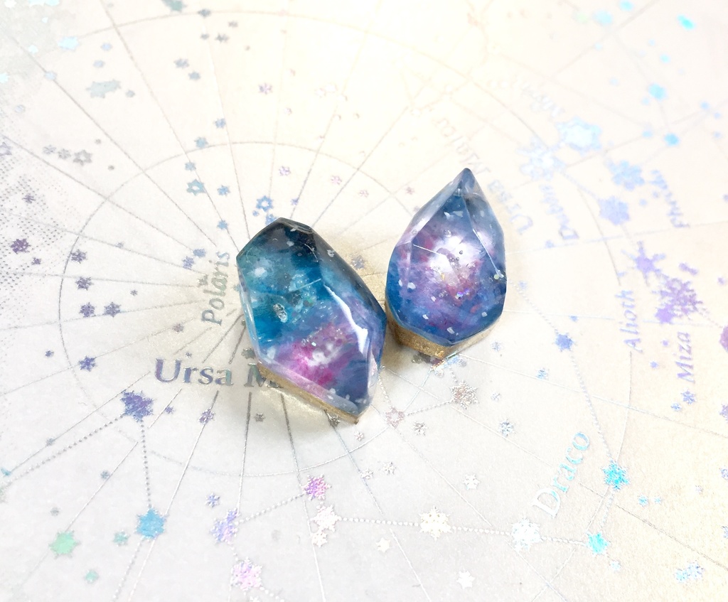 宇宙の鉱石のピアスorイヤリング
